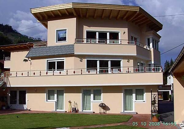 Hausansicht Sommer- Garten