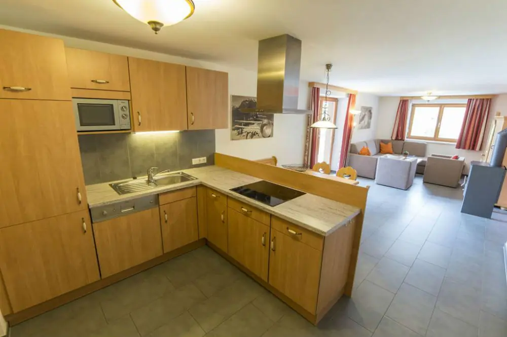 Die Küche von einer 6-Personen Ferienwohnung im Landal Park Brandnertal Chalet Matin