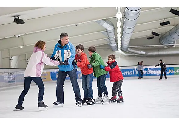 Eislaufhalle