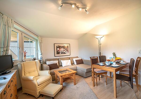 Wohnraum mit Esstisch/Top2