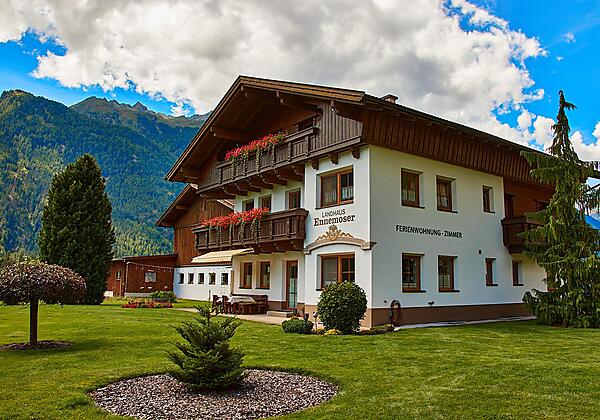 Sommeransicht Landhaus Ennemoser