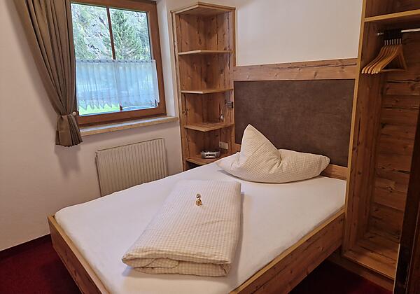 Einbettzimmer mit französischem Bett