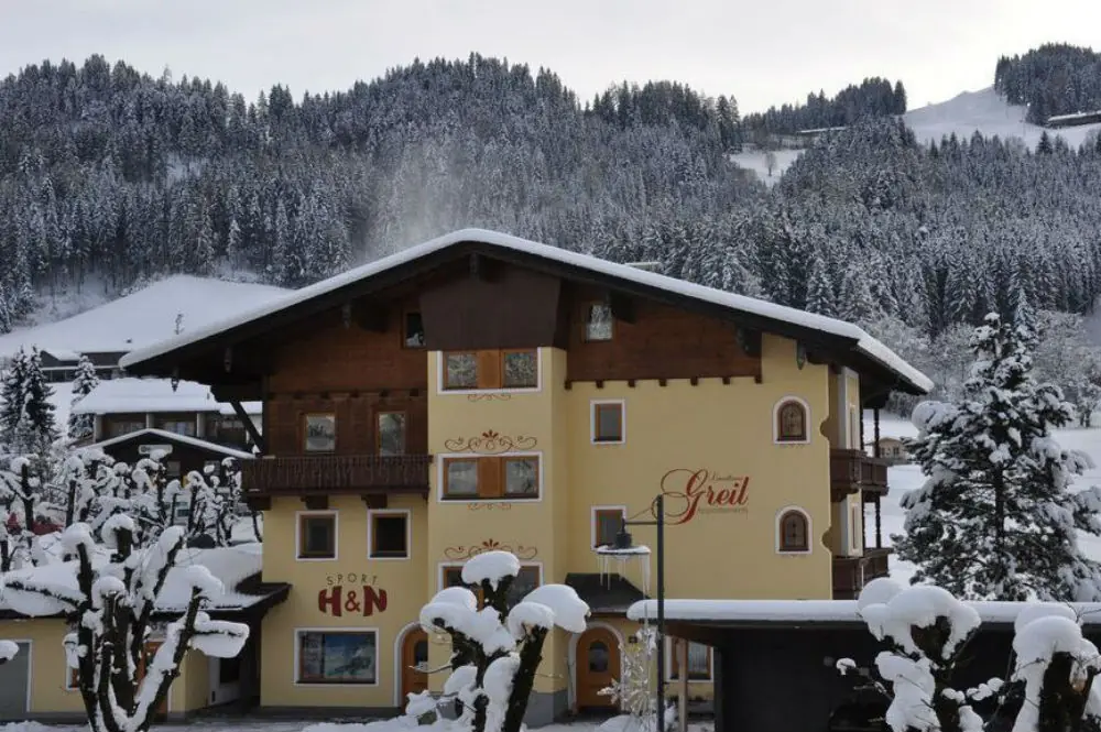 Aussenansicht vom Landhaus Greil im Winter