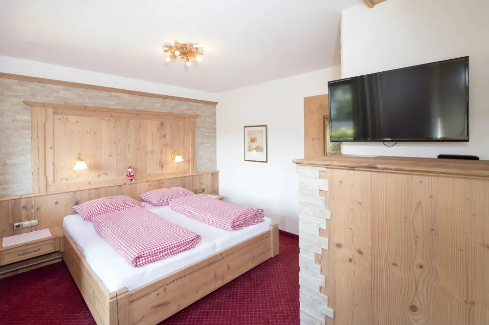 Der Wohn-/Schlafraum vom Appartement Sonnwendjoch im Landhaus Greil