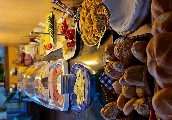 Frühstücksbuffet 2022 (9).jpg(kleiner)