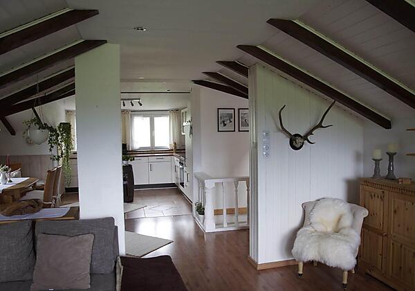 Blick vom Wohnzimmer in die Küche