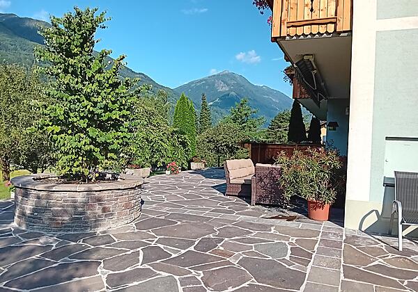 Terrasse mit wunderschönem Bergblick