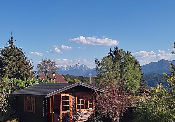 Grillhütte mit Blick auf den Dobratsch