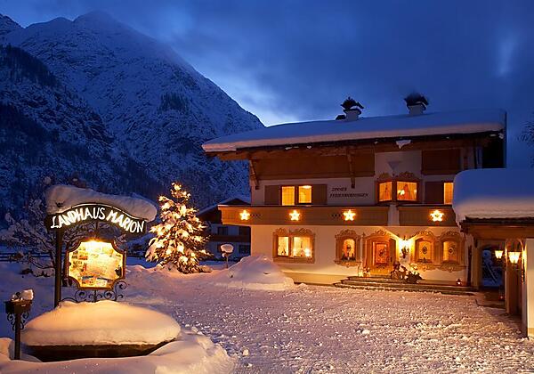 Hausansicht_Winter_Nacht001