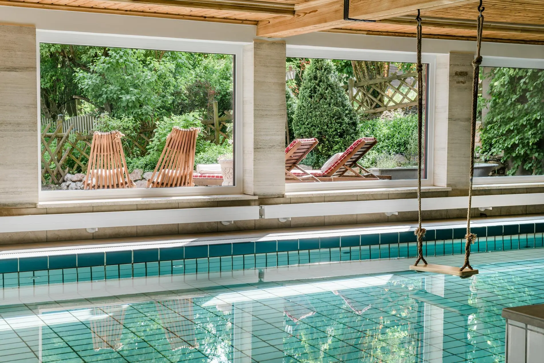 Landhaus-Steiner-Indoorpool-Schaukel