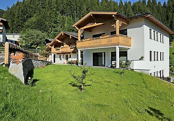 Landhaus Taxach Ried Zillertal Sommer mit Garten