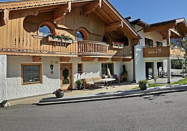 Landhaus Taxach Ried Zillertal Sommer seitlich