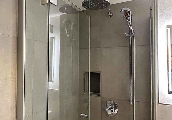 Ferienwohnung_Wasserfall_Dusche_ Landhaus Thomma