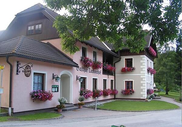 Der Lacknerhof***