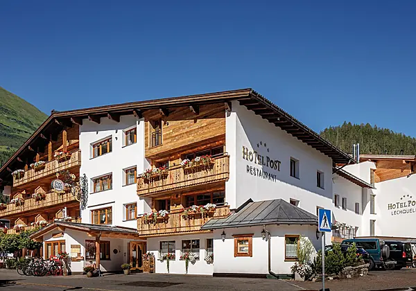 HotelFrontansichtNeu_web