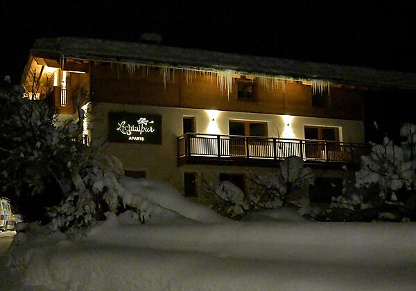 Landhaus bei Nacht - Winter