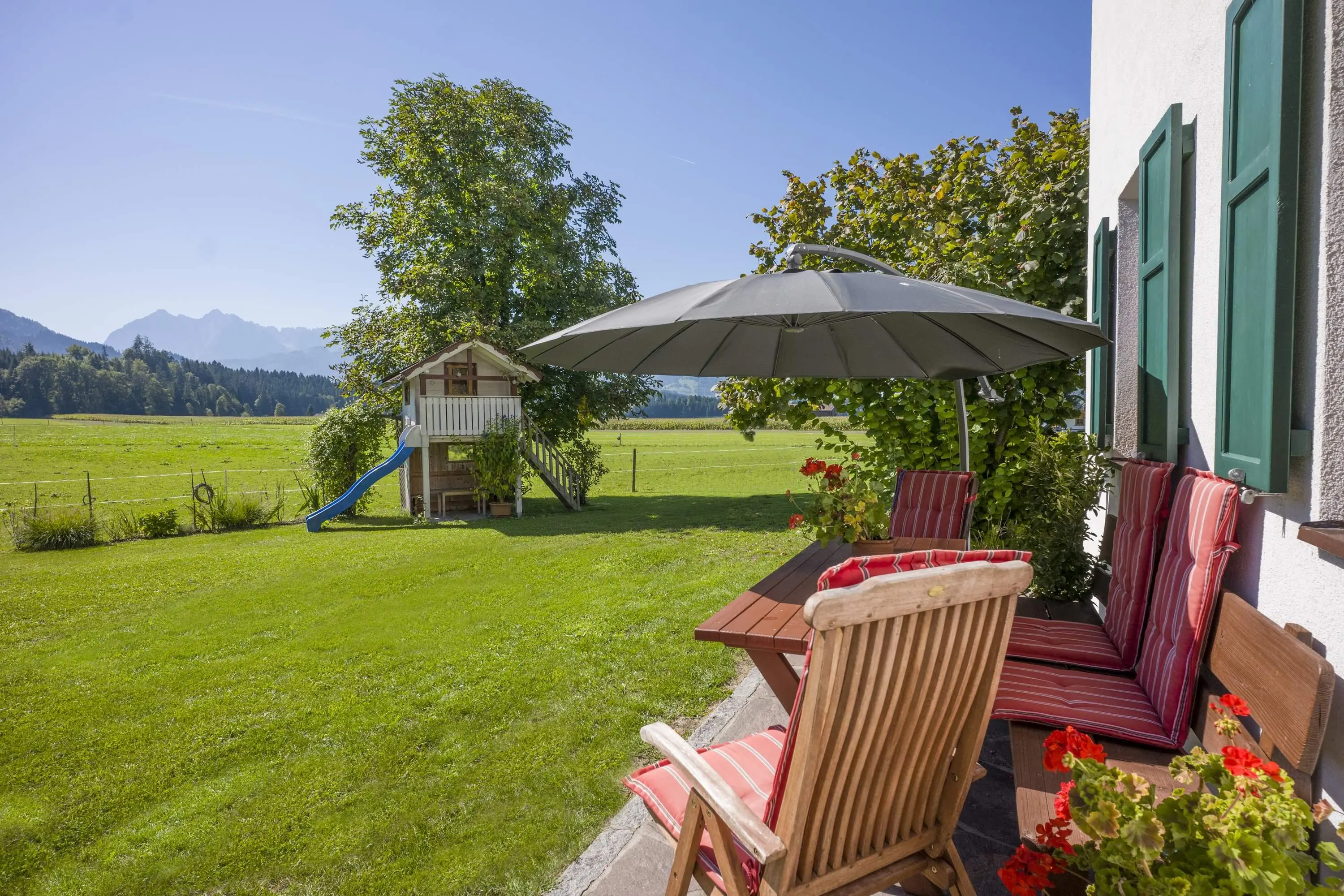 Leindlhof_Huette_40_Koessen_Aussicht_Terrasse_1_we