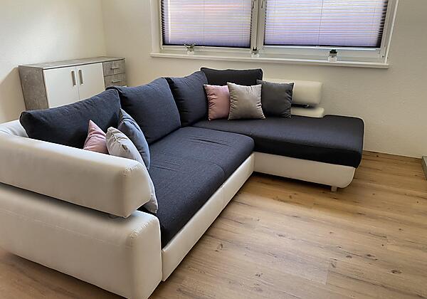 Wohnzimmer mit Schlafsofa