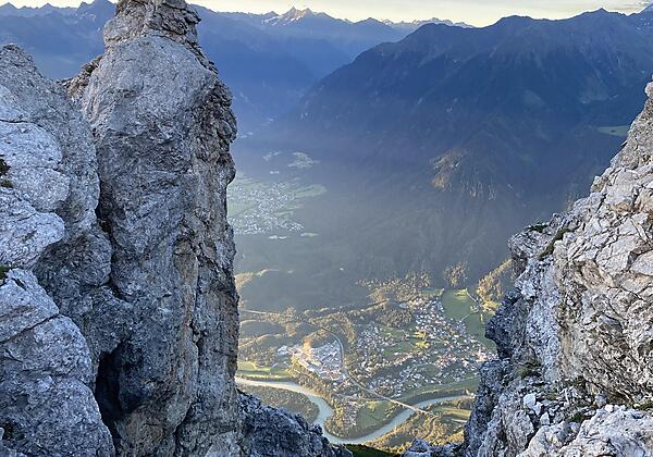 Tschirgant mit Blick auf Sautens