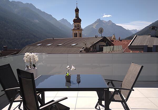 Terrasse mit Gletscherblick