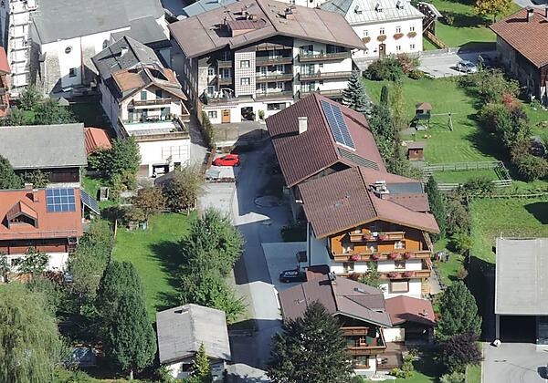 Pension-Lothringerhof-Dorfgastein-Hof-von-oben