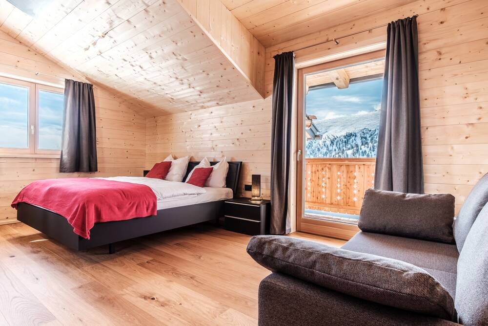 Heidi-Chalet-Falkert-Heidialm-Bergwinter-Schlafen-Doppelbett-Luxus-Balkonjpg.jpg