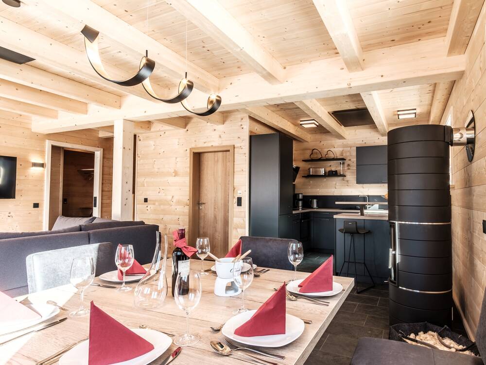 Luxuschalet Bergwinter - Wohnzimmer mit Kamin