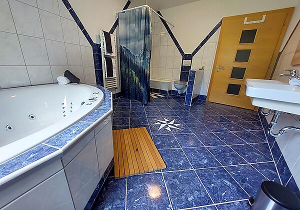 großes barrierefreies Badezimmer