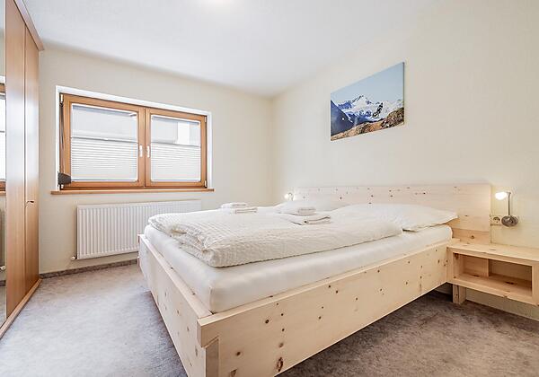 Schlafzimmer 1