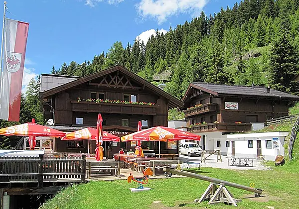 Außenansicht der Stalderhütte in Jerzens