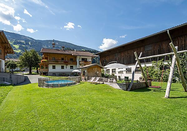 Ansicht mit Spielplatz