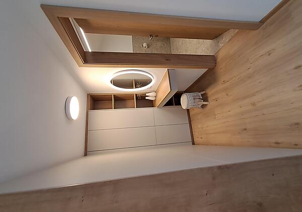 Modern Alp Apart - Ankleide / Schminktisch