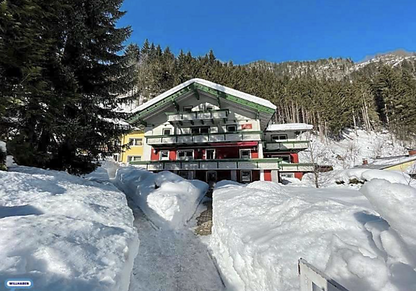 EBA52F52-B14C-46D7-989A-C010497F2AE1