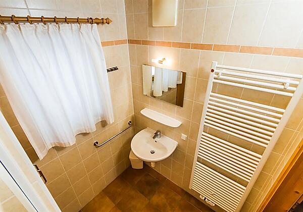 Typ A Bad mit Duschkabin