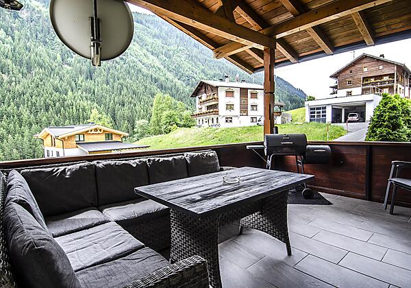 Terrasse mit Smokergrill