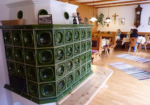 Kachelofen im gemütlichen Stüberl