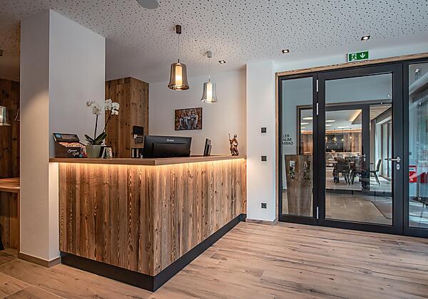 Hotel-Lobby_ACT5073-HDR