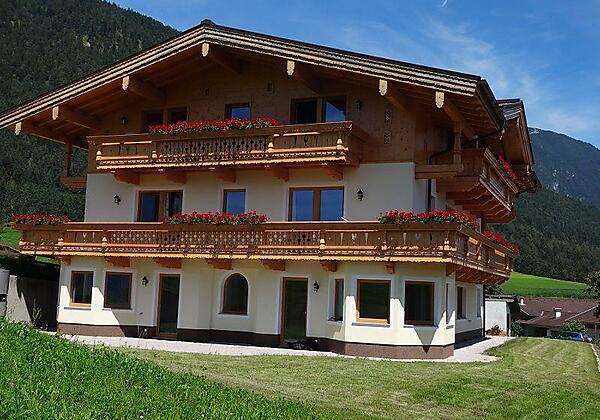 Hausansicht Sommer 1