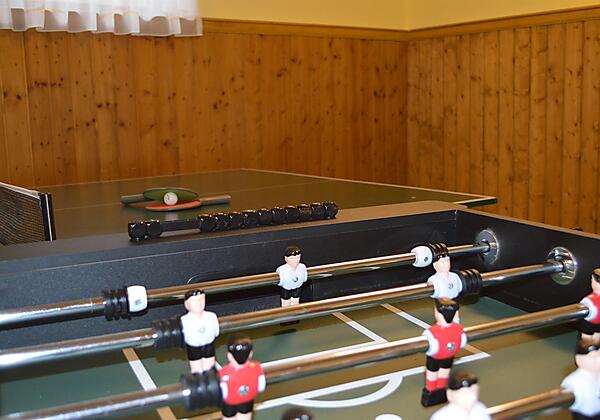 Spielzimmer mit Tischraum und Tischfußball