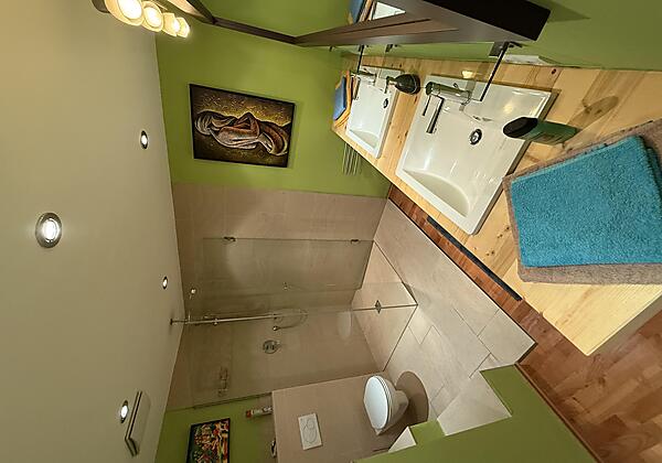 Dusche und WC zum Schlafzimmer I