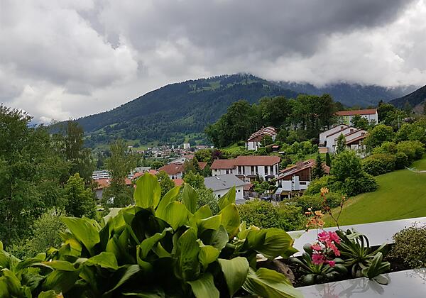 Blick von der Loggia aus auf den Mittag-Berg