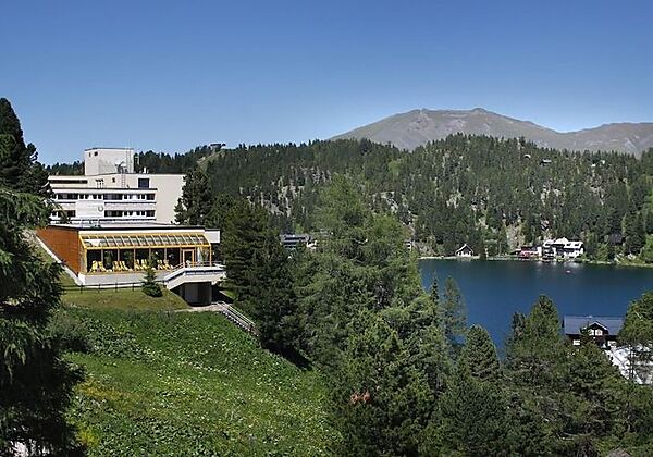 Blick auf Hallenbad