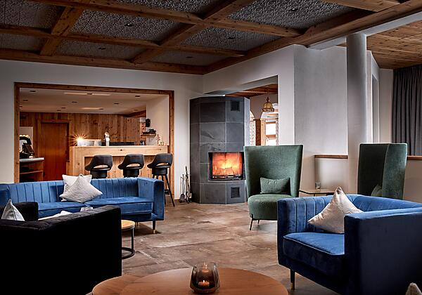 Lounge mit Kamin