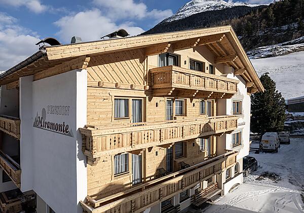 Pension Miramonte Aussen im Winter