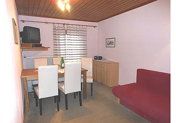 Der Wohn- und Essbereich vom Appartement 3 in der Pension Obladis