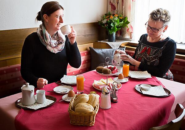 Reichhaltiges Frühstück in der Pension
