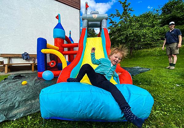 Garten mit Spielplatz