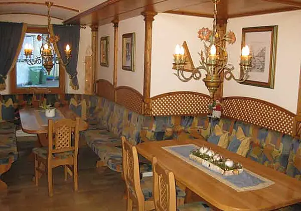 Blick in das Esszimmer der Pension Rosengarten