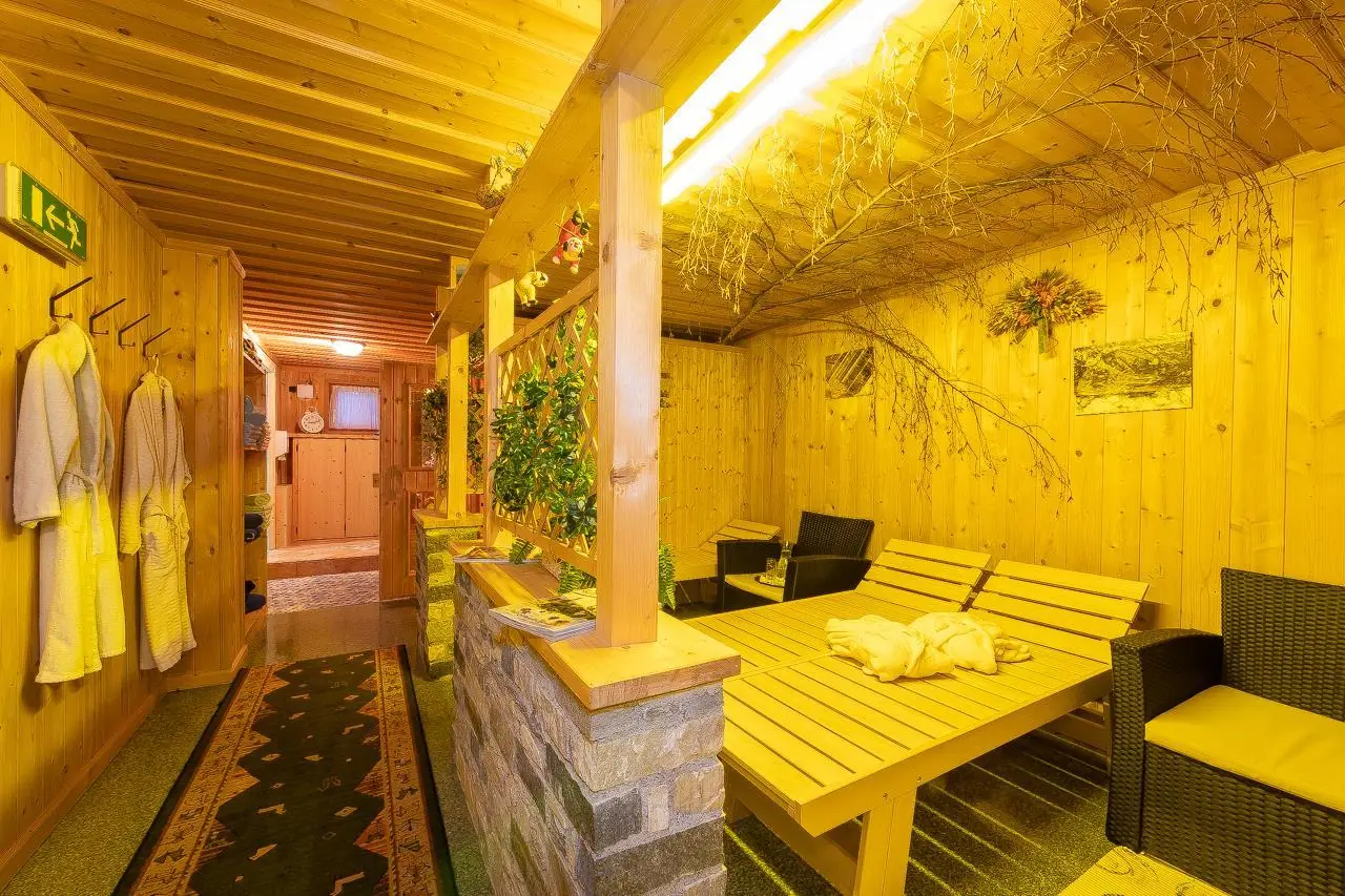 Kleine WellnessOASE mit Ruheraum  mit Sauna, Dampfbad und Kneipp-Becken