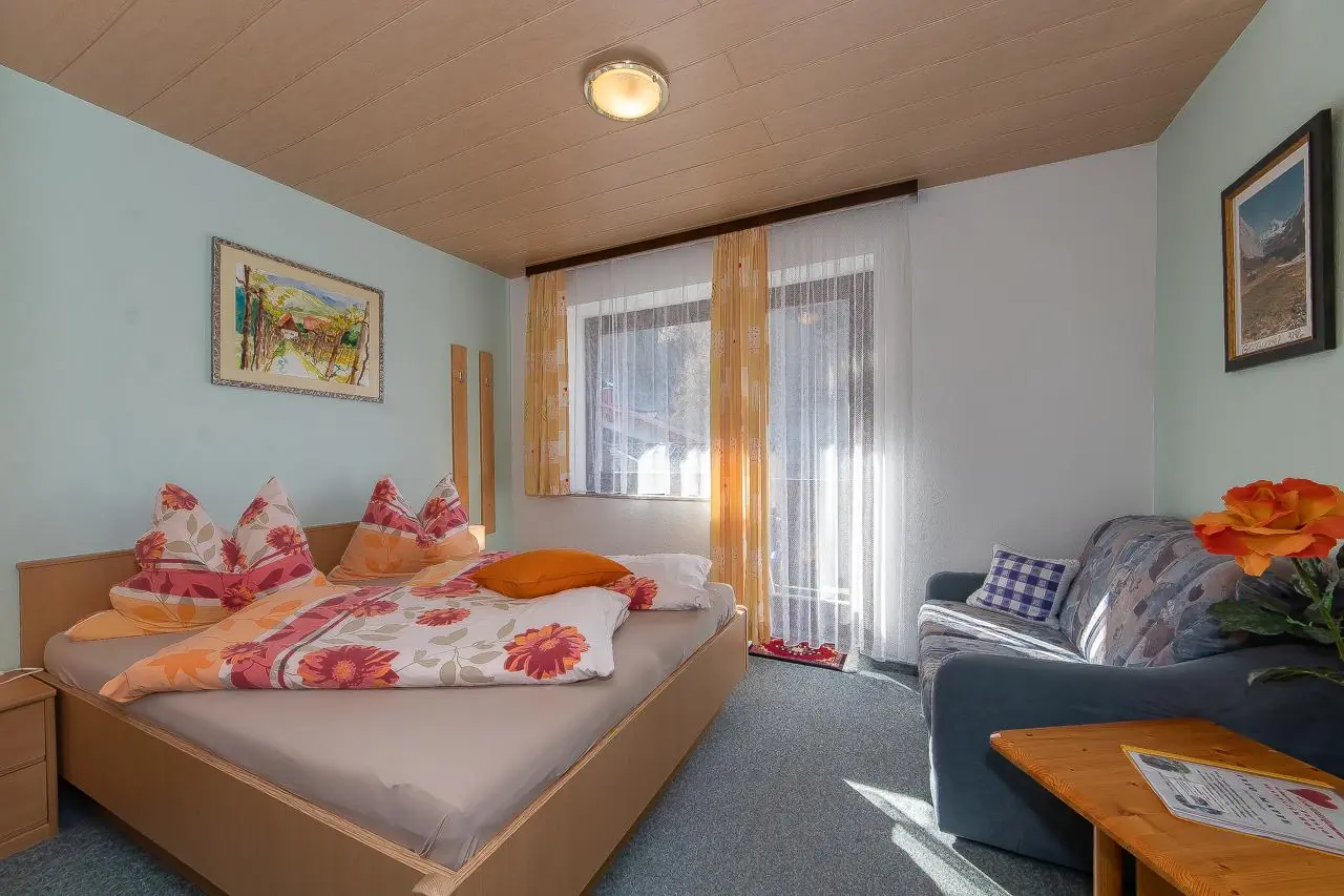 Zimmer 6 mit Balkon